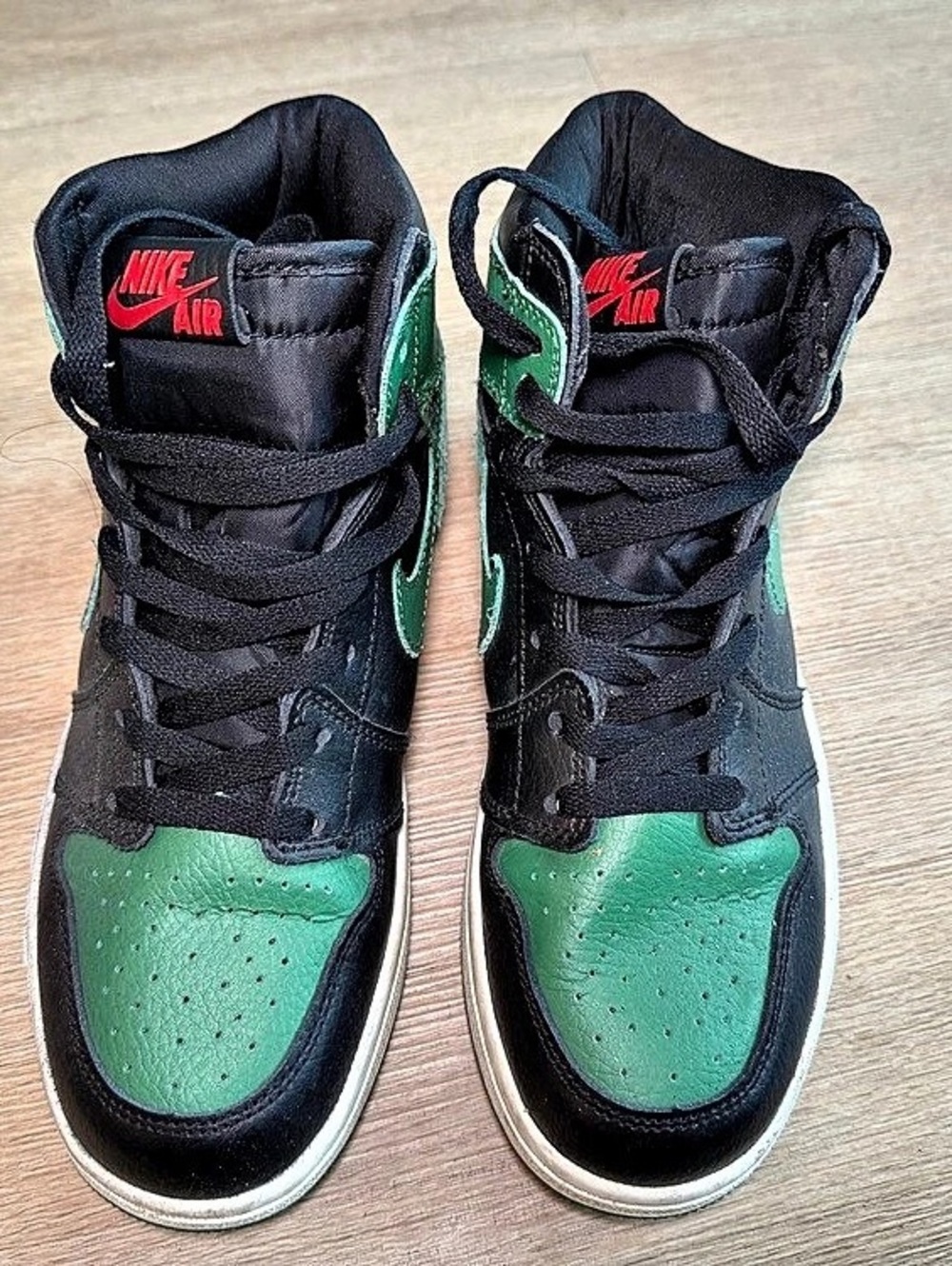 Nike Air Jordan 1 High-Top Sneakers in Green & Black - Picture 8 of 9